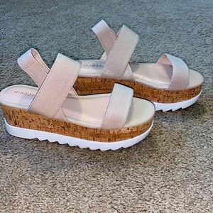Madden girl size 6 platform sandals